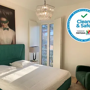 new-luxury-avenida-da-liberdade-flat-with-rooftop-and-pool.hotels-lisbon-portugal.com/